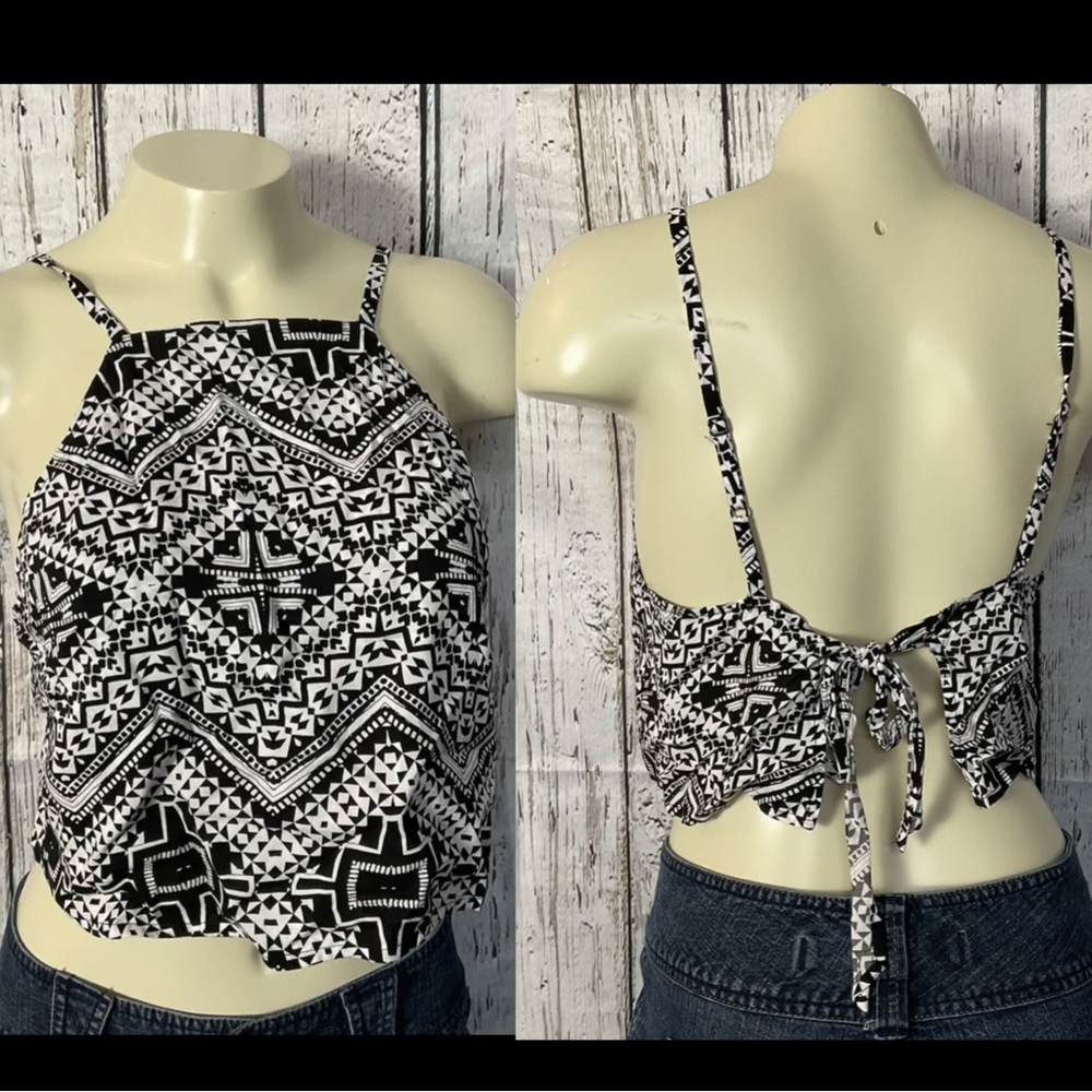 💎2/$22~Express Geometric Tie Back Handkerchief Crop Top NWOT~XS